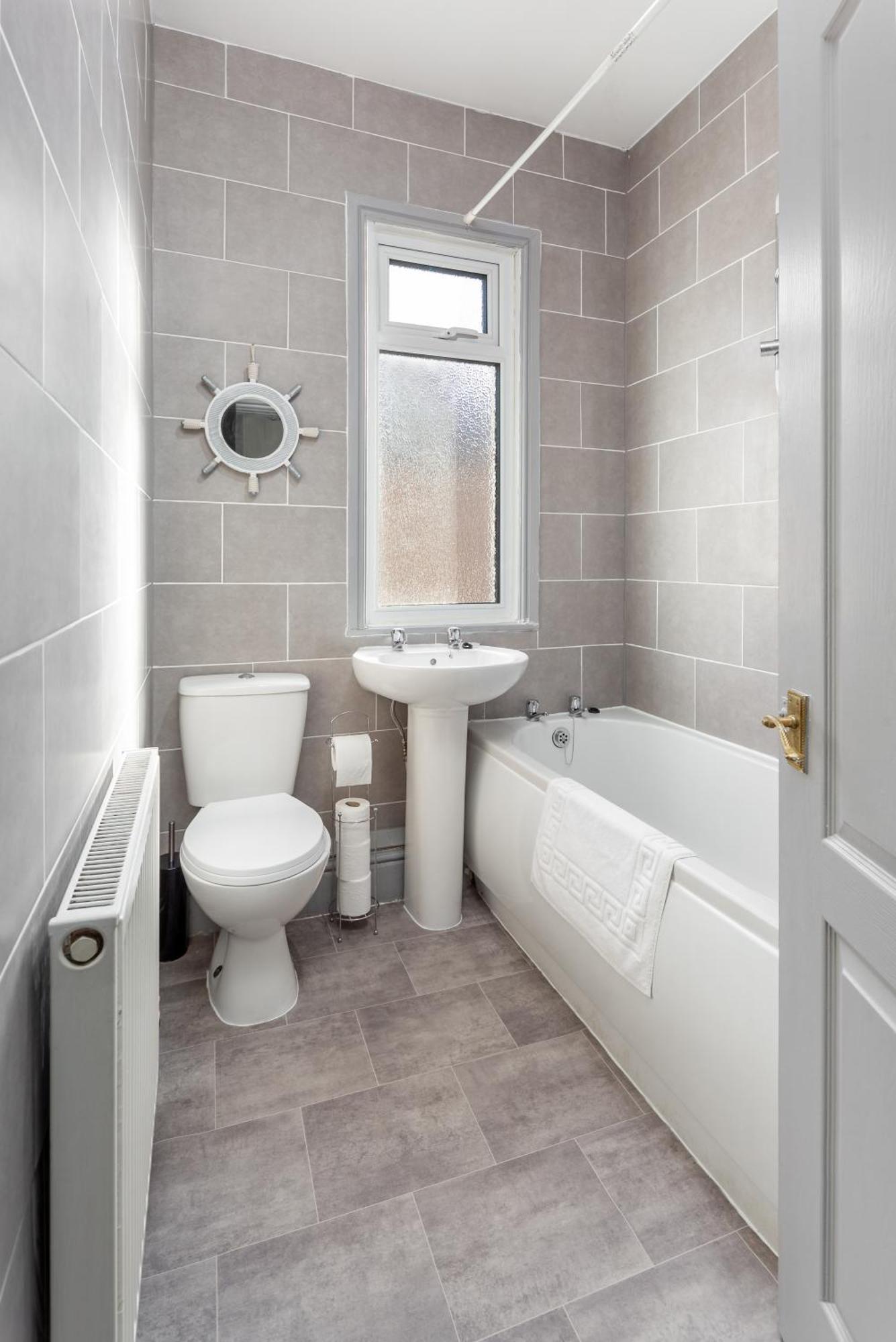 Fairburn House - Air Host & Holiday home Liverpool
